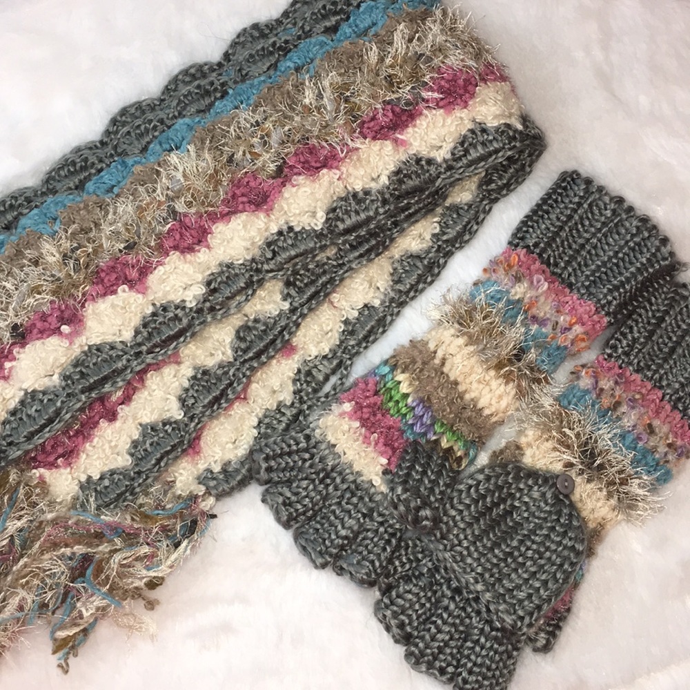 STEVE MADDEN SCARF AND GLOVES